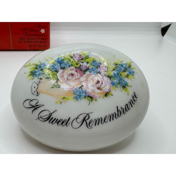 Avon tricker box with box - Picture 2 of 3